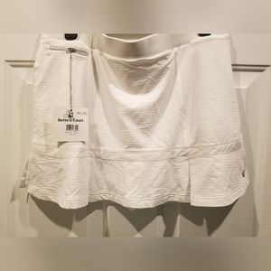 Bette & Court womans size L skort.
